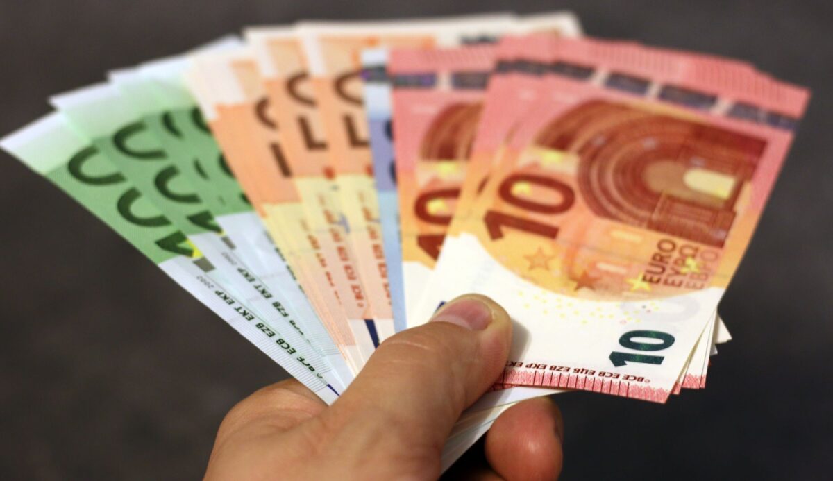 coût moyen solution postes dépense ajoutent